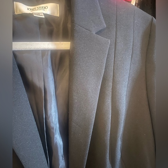 Classic Jones Studio Size 14 Black Blazer, Notched Lapel with Fitted Silhouette - Picture 3 of 7